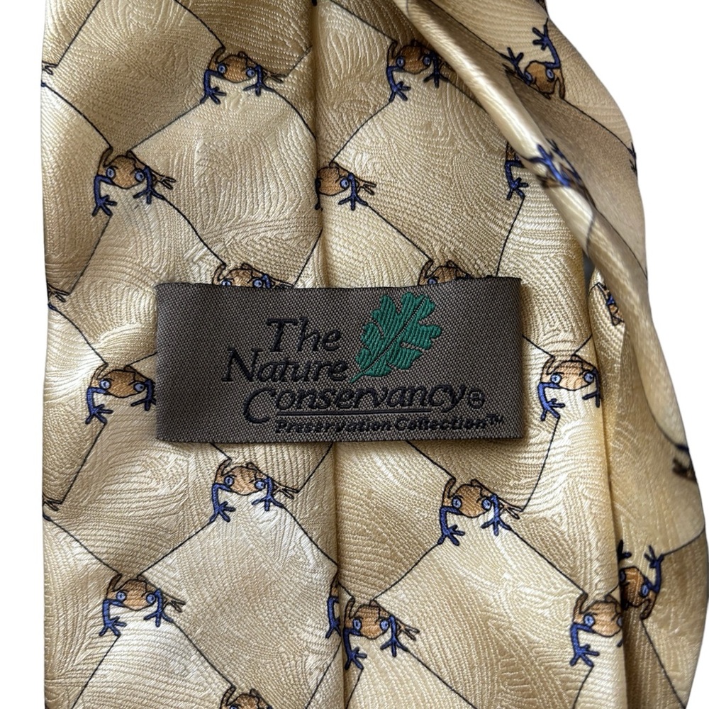 The Nature Conservancy champagne colored Maki Frog tie. 100% silk. - Picture 5 of 5